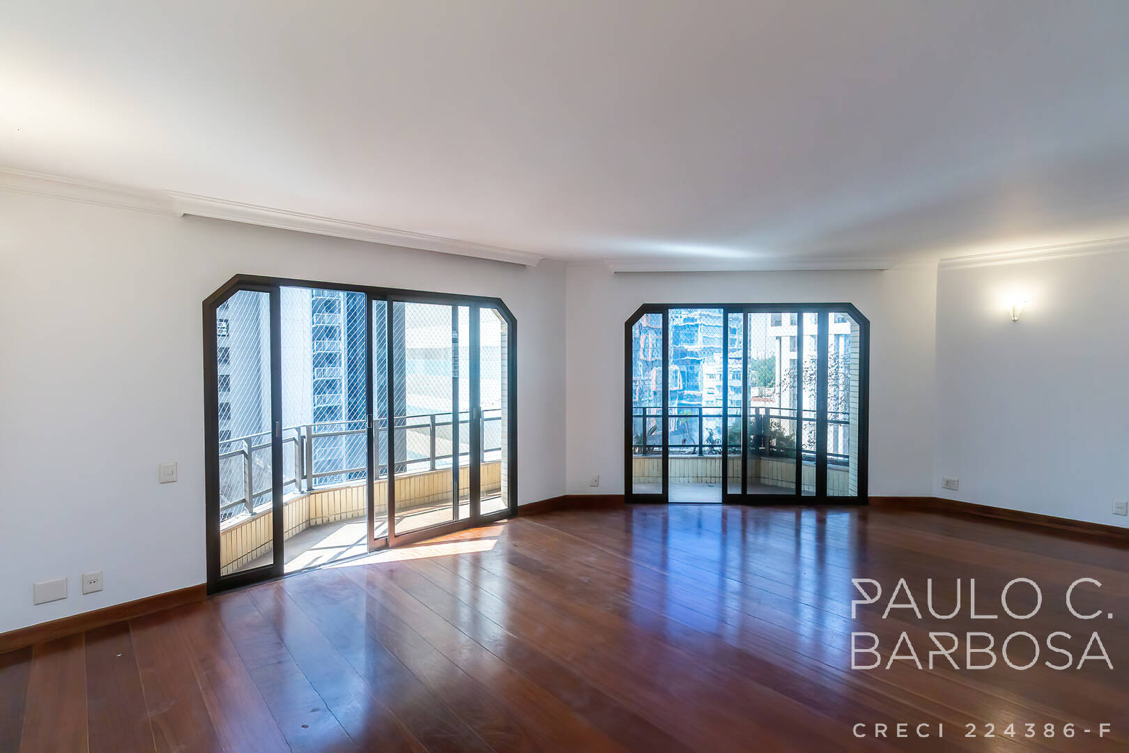 Apartamento, 3 quartos, 240 m² - Foto 1